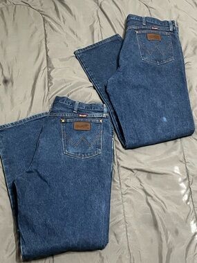 Mens Wranglers Dark Wash Relaxed Fit Jeans Size 38x34